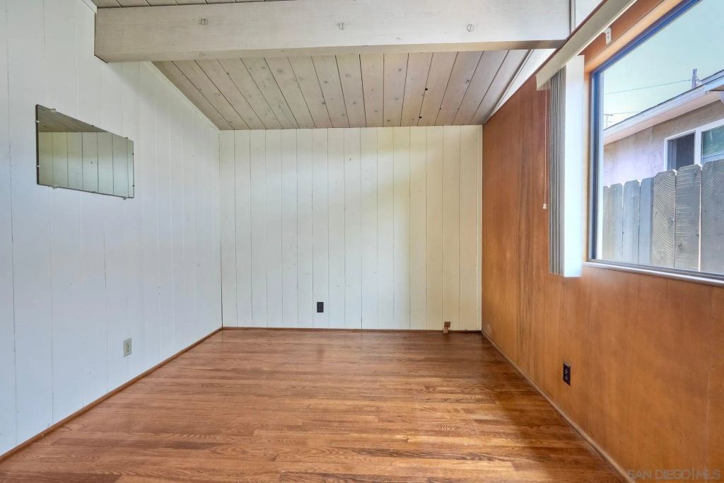 Image 21 of property listing at 2204 Rosecrans St, San Diego, CA 92106