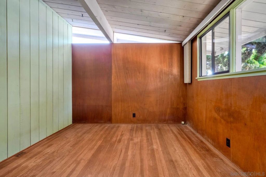 Image 22 of property listing at 2204 Rosecrans St, San Diego, CA 92106
