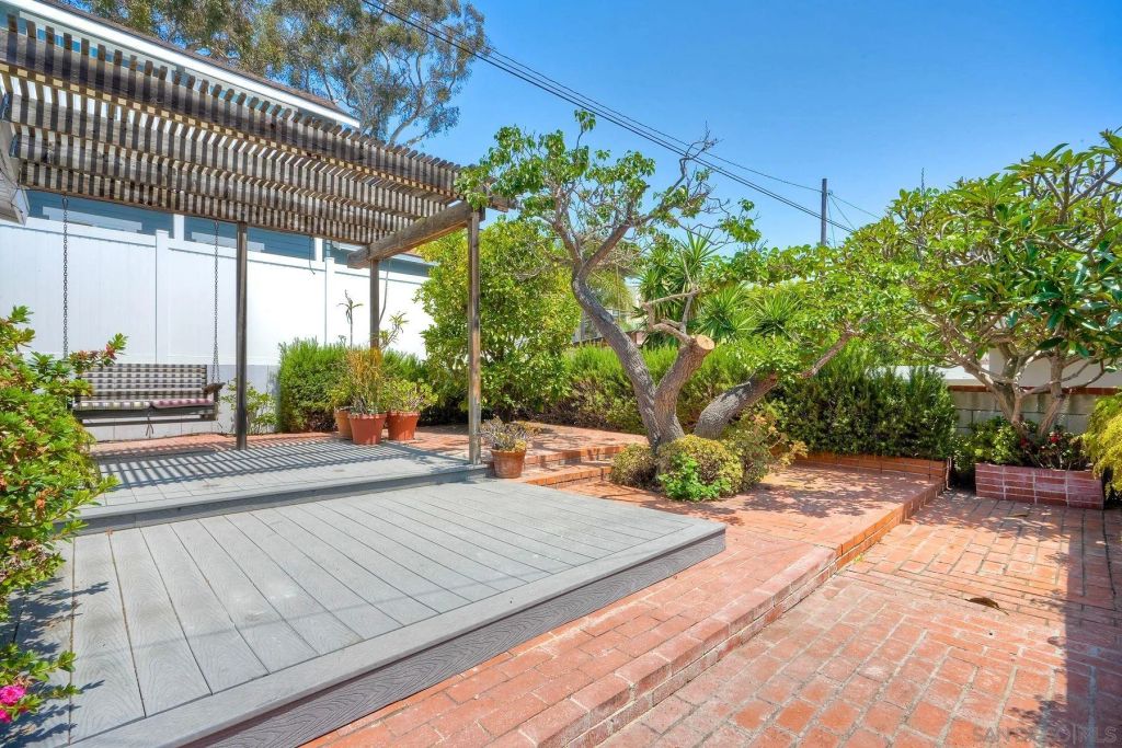 Image 25 of property listing at 2204 Rosecrans St, San Diego, CA 92106