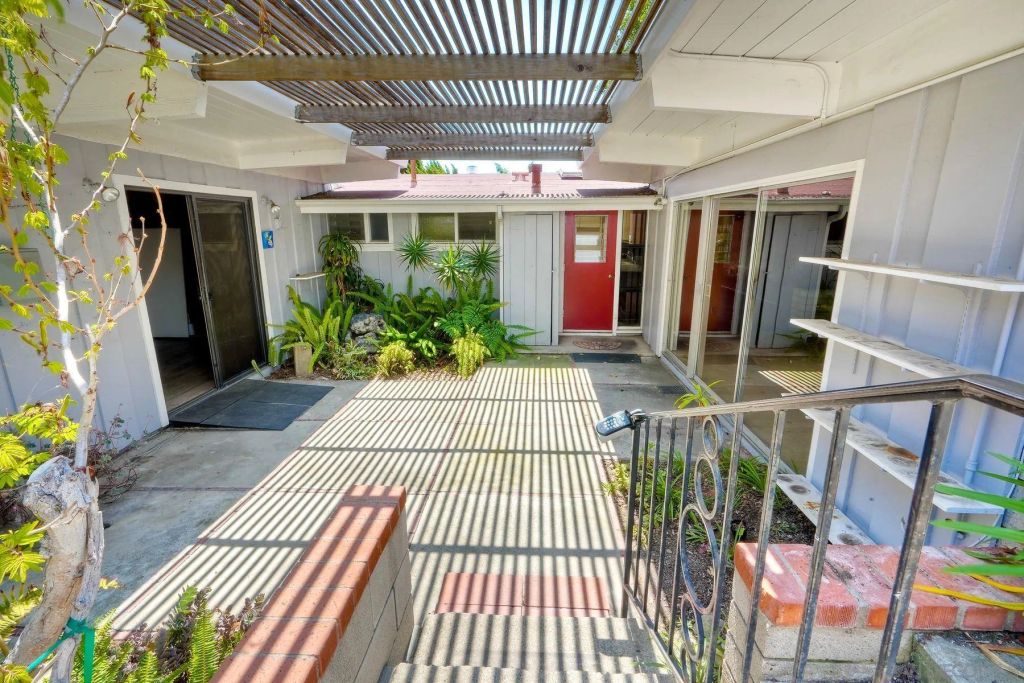 Image 29 of property listing at 2204 Rosecrans St, San Diego, CA 92106