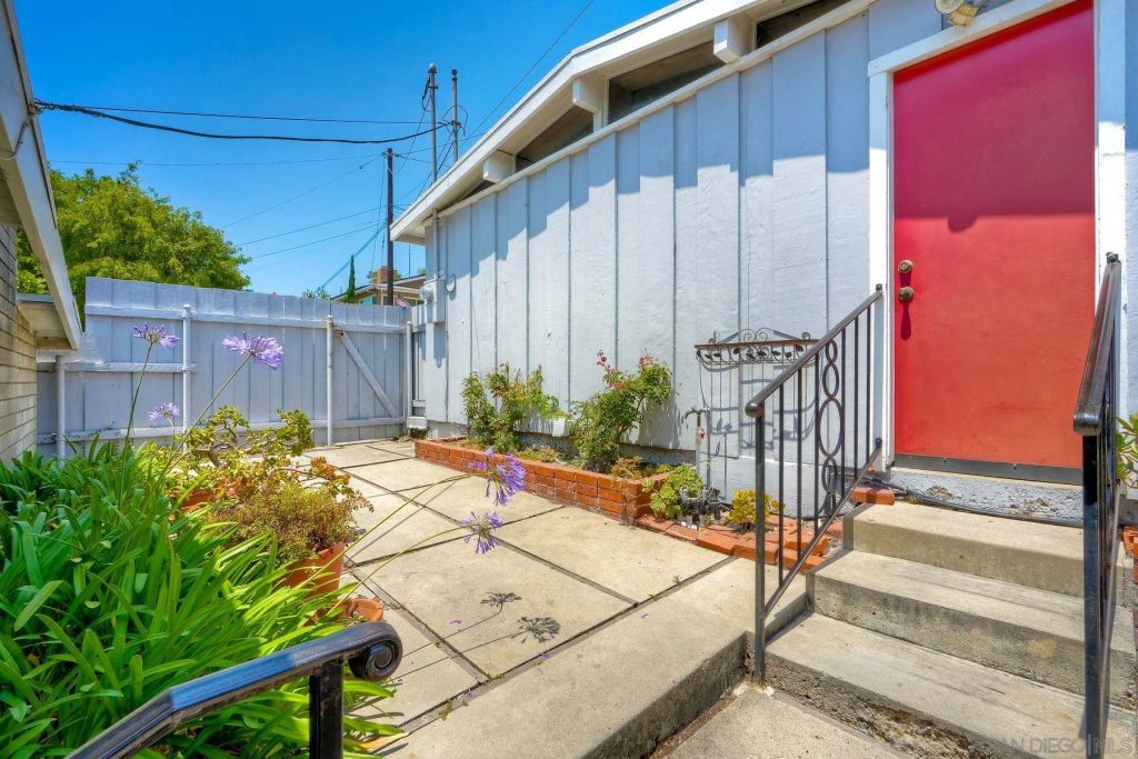 Image 30 of property listing at 2204 Rosecrans St, San Diego, CA 92106