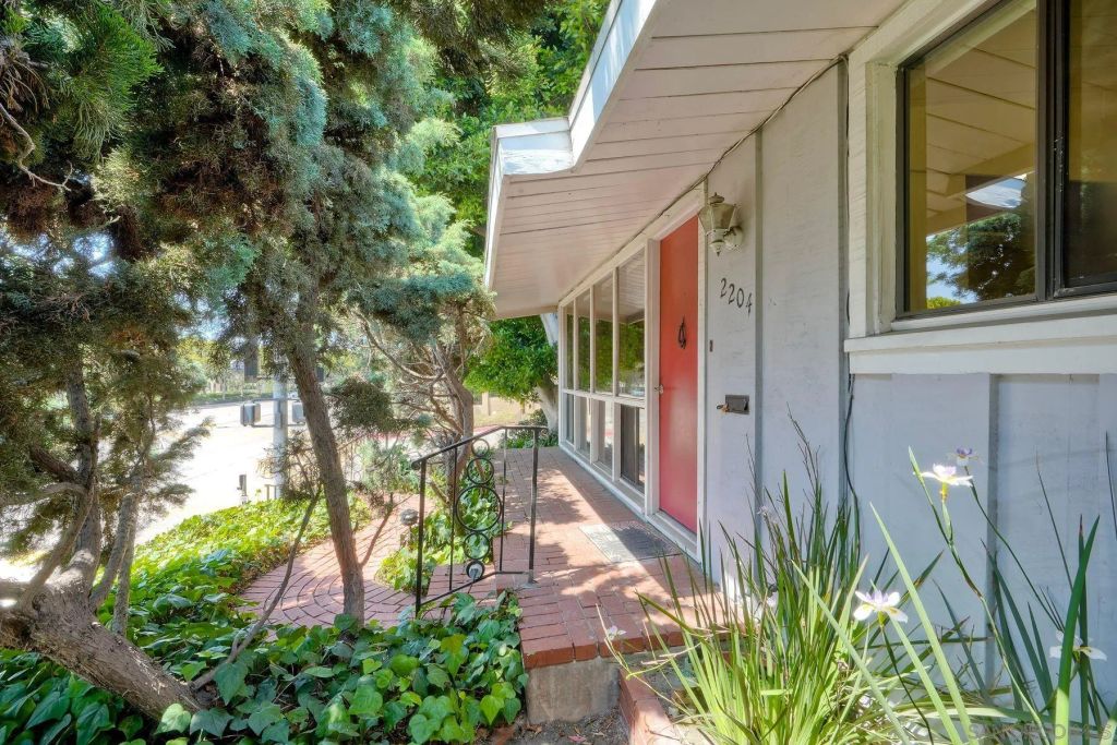 Image 32 of property listing at 2204 Rosecrans St, San Diego, CA 92106