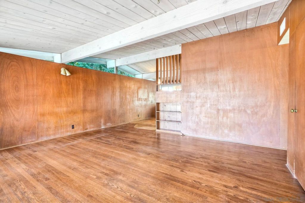 Image 8 of property listing at 2204 Rosecrans St, San Diego, CA 92106