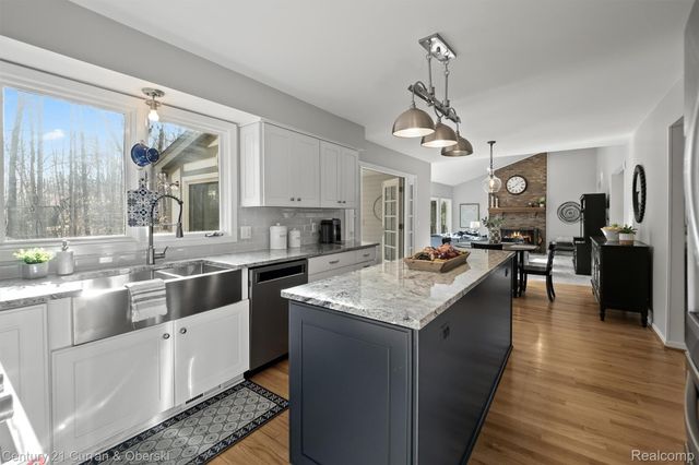 43507 Scenic Lane W, Novi, MI 48167