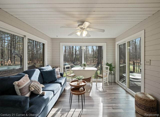 43507 Scenic Lane W, Novi, MI 48167