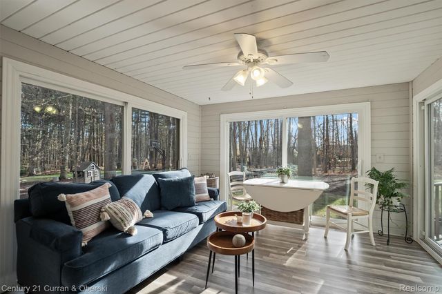 43507 Scenic Lane W, Novi, MI 48167