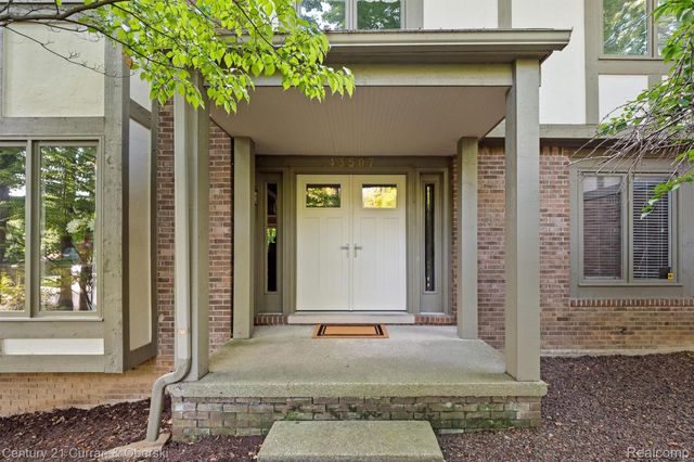43507 Scenic Lane W, Novi, MI 48167