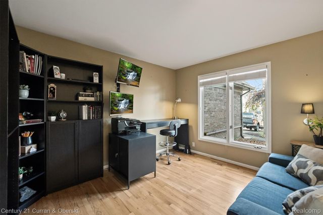 43507 Scenic Lane W, Novi, MI 48167