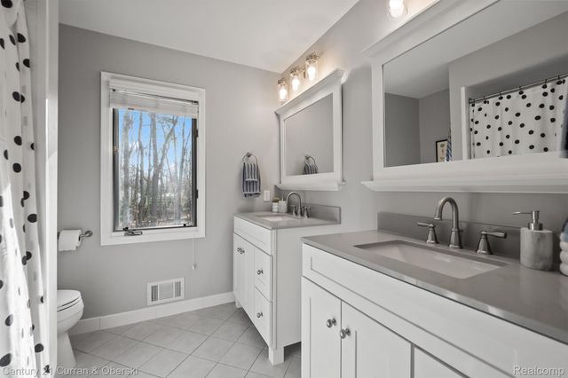 43507 Scenic Lane W, Novi, MI 48167