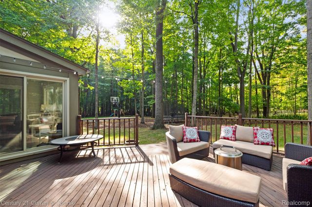 43507 Scenic Lane W, Novi, MI 48167