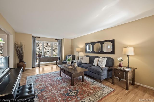 43507 Scenic Lane W, Novi, MI 48167