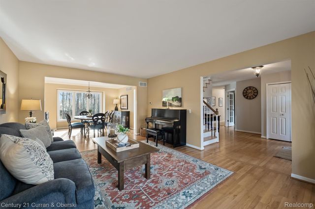 43507 Scenic Lane W, Novi, MI 48167