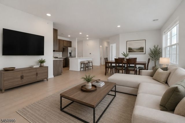 644 Lorhan Dr 644, Piscataway Twp., NJ 08854