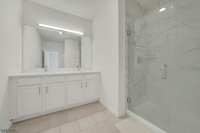 644 Lorhan Dr 644, Piscataway Twp., NJ 08854