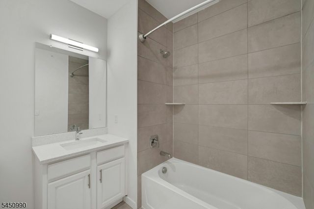 644 Lorhan Dr 644, Piscataway Twp., NJ 08854