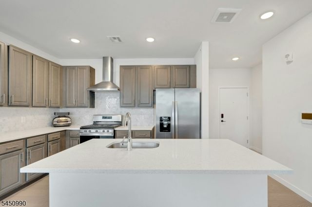 644 Lorhan Dr 644, Piscataway Twp., NJ 08854