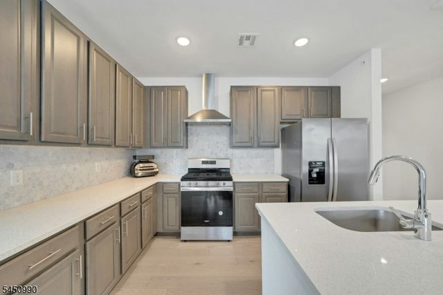 644 Lorhan Dr 644, Piscataway Twp., NJ 08854