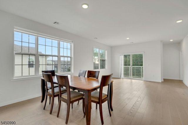 644 Lorhan Dr 644, Piscataway Twp., NJ 08854