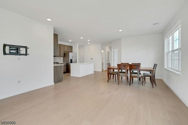 644 Lorhan Dr 644, Piscataway Twp., NJ 08854