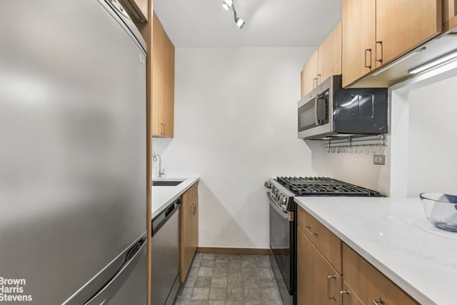 201 E 37th St Apt 5A, New York City, NY 10016