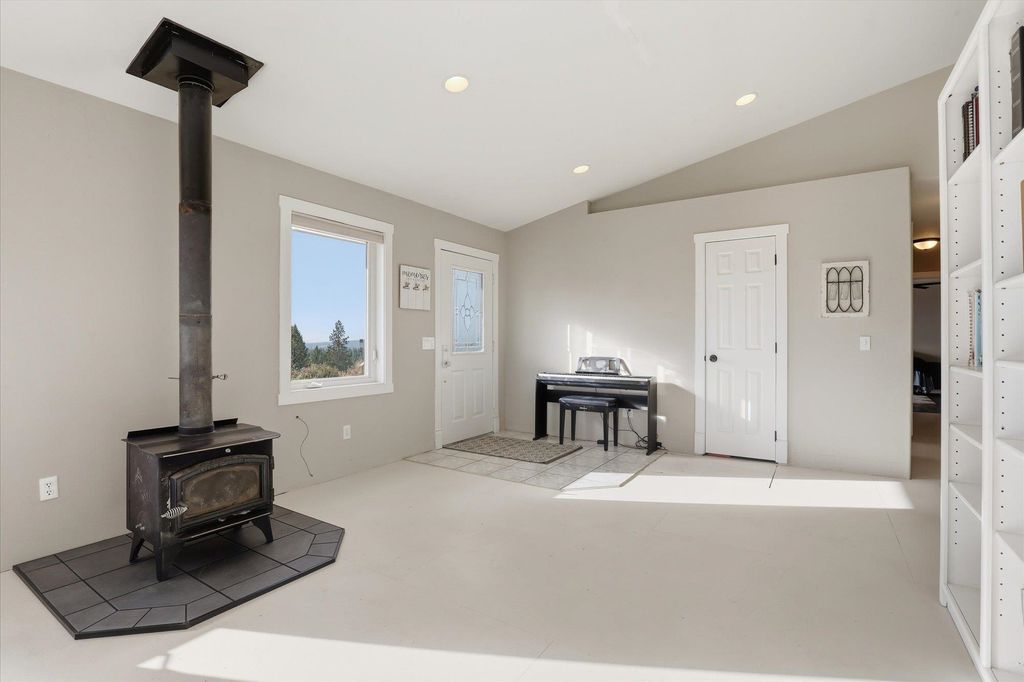 4746 Furze Rd, Clayton, WA 99110 photo 9