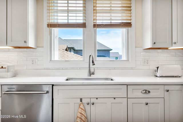 4 E Raleigh Street, Wrightsville Beach, NC 28480