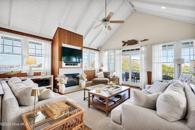 4 E Raleigh Street, Wrightsville Beach, NC 28480