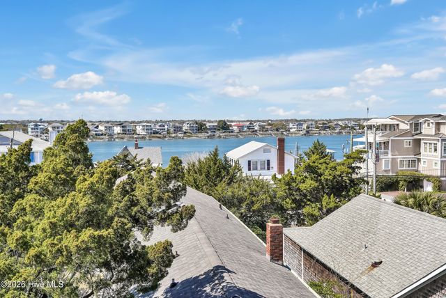 4 E Raleigh Street, Wrightsville Beach, NC 28480