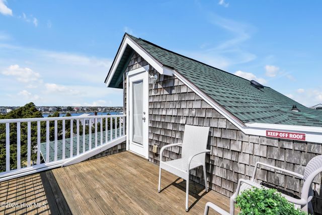 4 E Raleigh Street, Wrightsville Beach, NC 28480