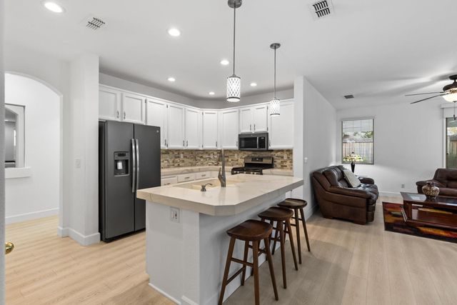 8556 Dewberry Way, Elk Grove, CA 95624