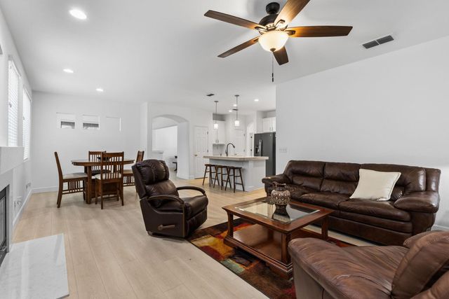 8556 Dewberry Way, Elk Grove, CA 95624