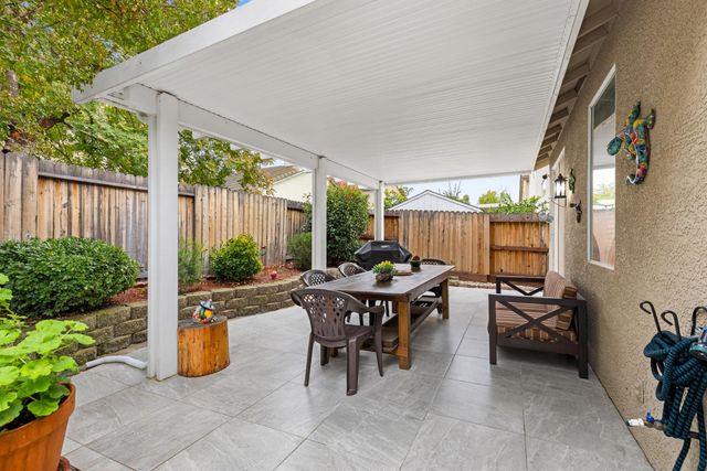 8556 Dewberry Way, Elk Grove, CA 95624