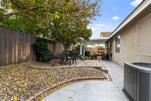 8556 Dewberry Way, Elk Grove, CA 95624