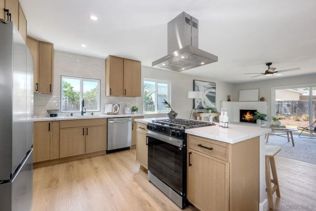 10007 Stanley Ct., Santee, CA 92071