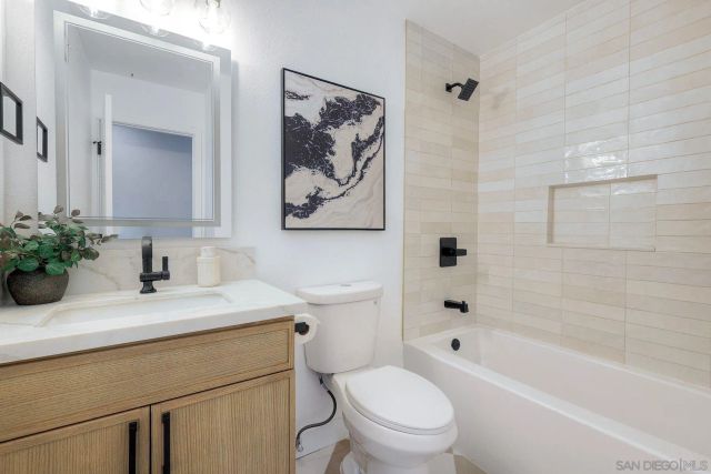 10007 Stanley Ct., Santee, CA 92071