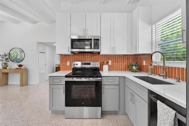 4029 3RD AVENUE S, St Petersburg, FL 33711