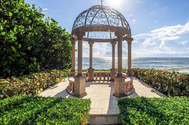 6133 N Ocean Boulevard, Ocean Ridge, FL 33435