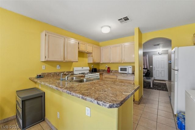 1873 Mother Of Pearl Street, Las Vegas, NV 89106