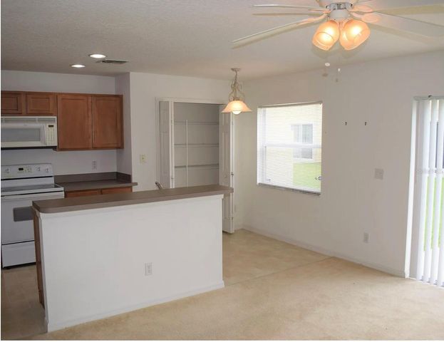 521 CRESTING OAK CIRCLE 76, Orlando, FL 32824