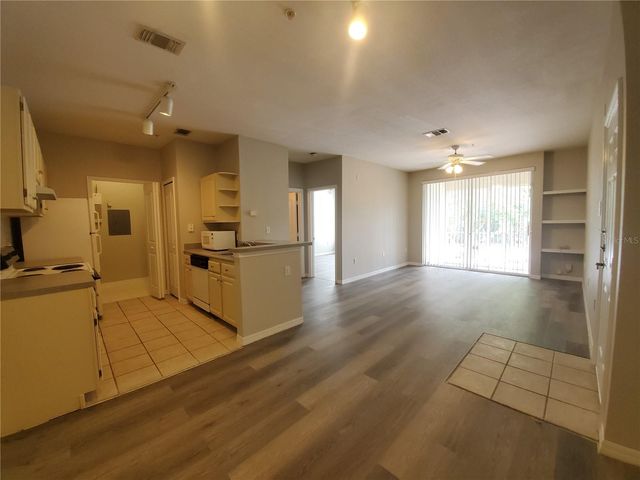 5807 LEGACY CRESCENT PLACE 201, Riverview, FL 33578