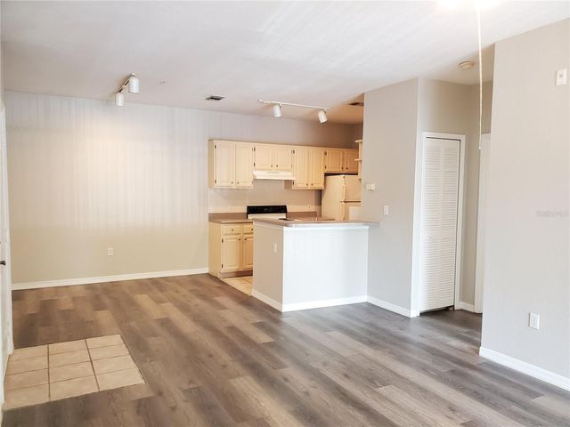 5807 LEGACY CRESCENT PLACE 201, Riverview, FL 33578