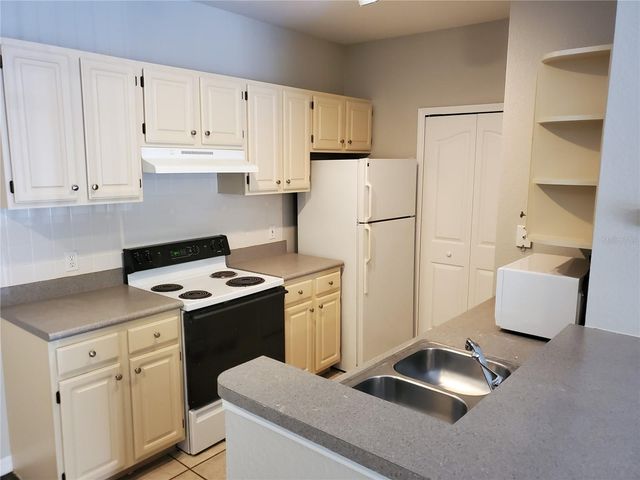 5807 LEGACY CRESCENT PLACE 201, Riverview, FL 33578