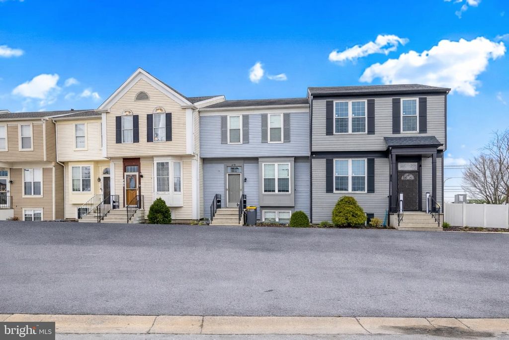 Image 1 of property listing at 419 FEATHER DR, Newark, DE 19702