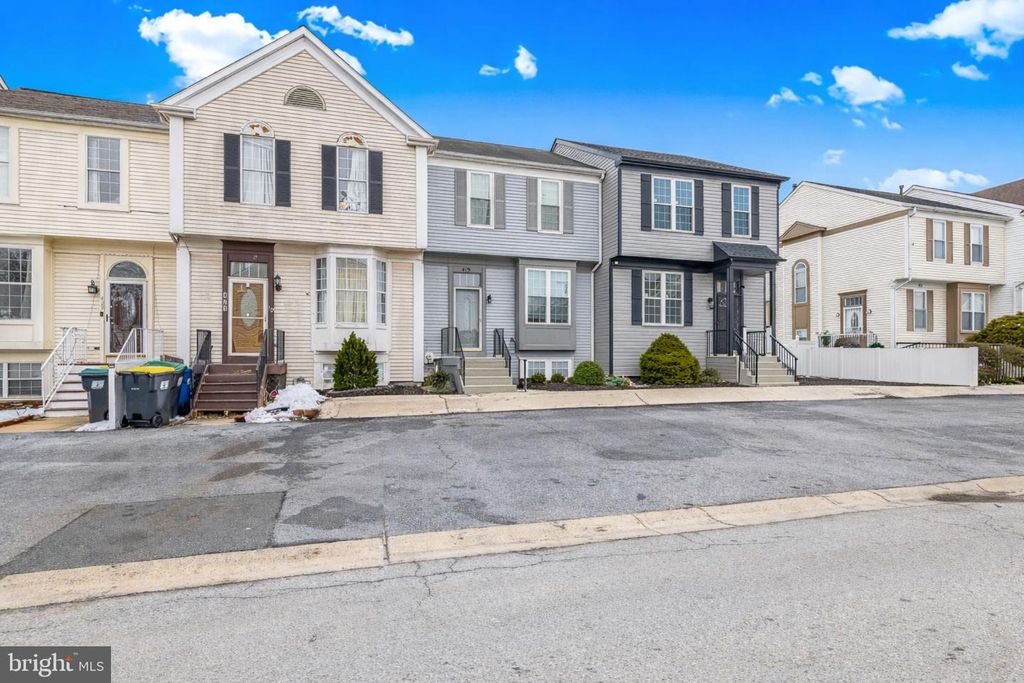 Image 3 of property listing at 419 FEATHER DR, Newark, DE 19702