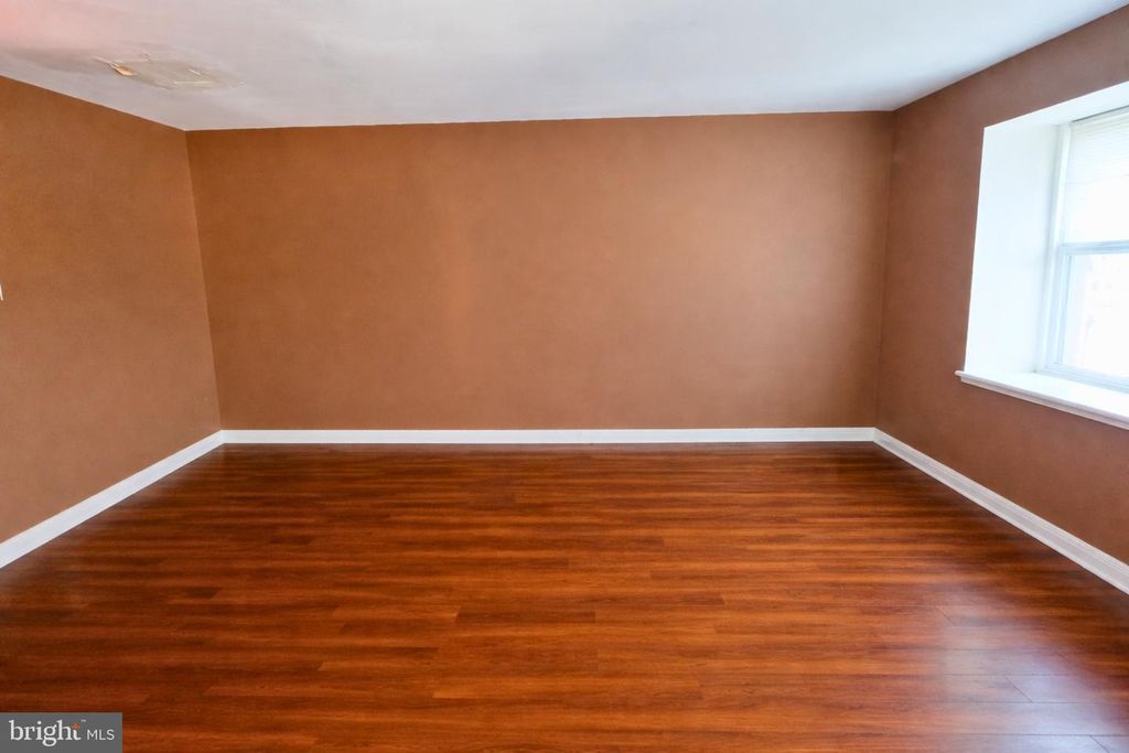 Image 4 of property listing at 419 FEATHER DR, Newark, DE 19702