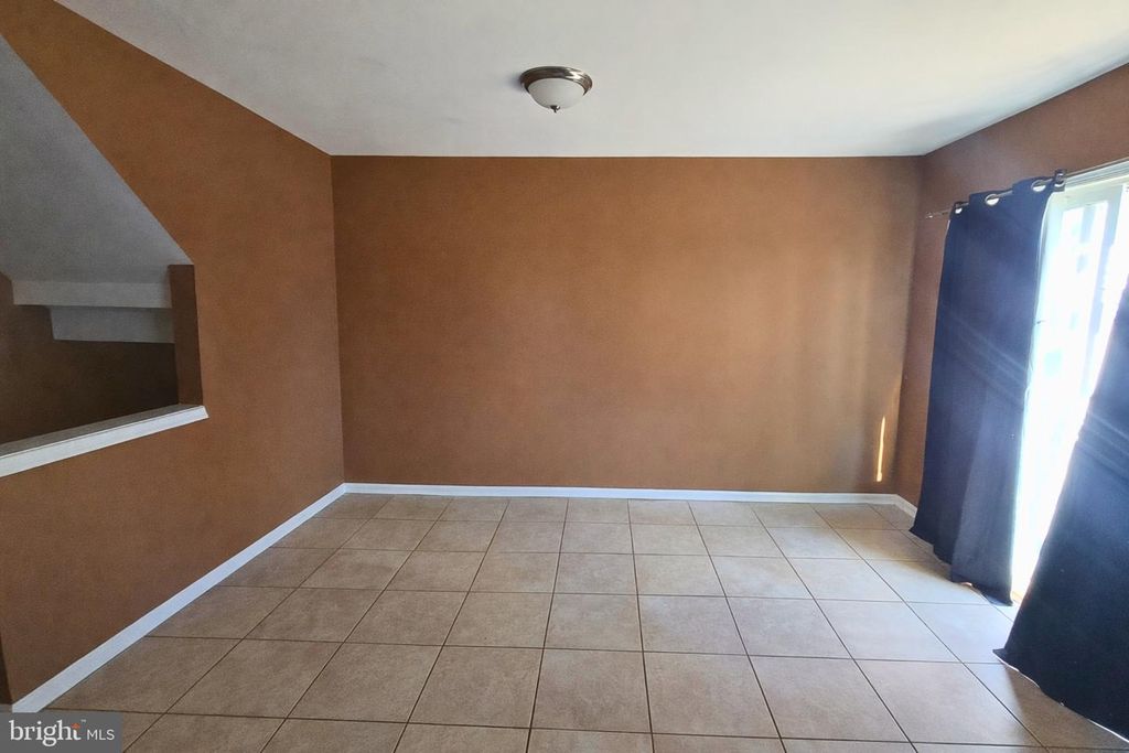 Image 6 of property listing at 419 FEATHER DR, Newark, DE 19702