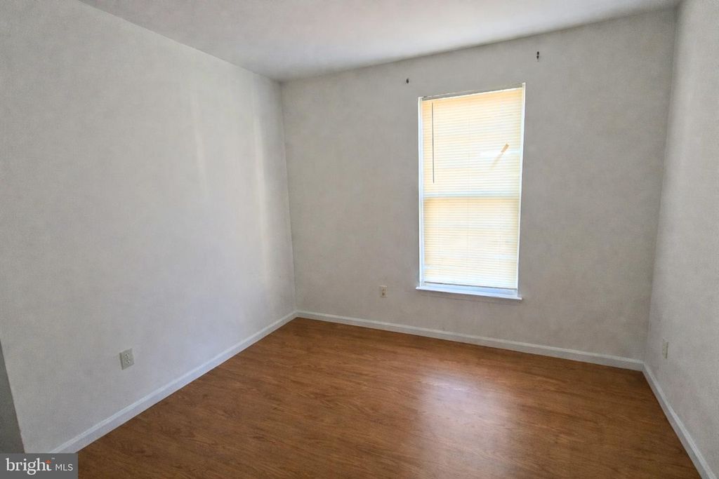 Image 7 of property listing at 419 FEATHER DR, Newark, DE 19702