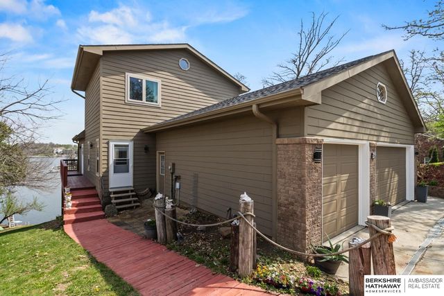 8862 Greenwood Road, Plattsmouth, NE 68048
