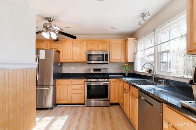 8 Cardinal Lane 2, Hillsborough, NJ 08844