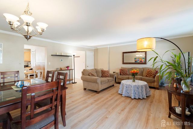 8 Cardinal Lane 2, Hillsborough, NJ 08844